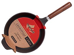 Сковорода из чугуна с деревянной ручкой