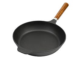 Сковорода из чугуна с деревянной ручкой Сковорода из чугуна с деревянной ручкой